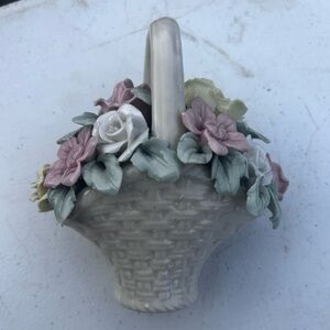 2 small Porcelain Floral Basket Figurine - Pastel Flowers